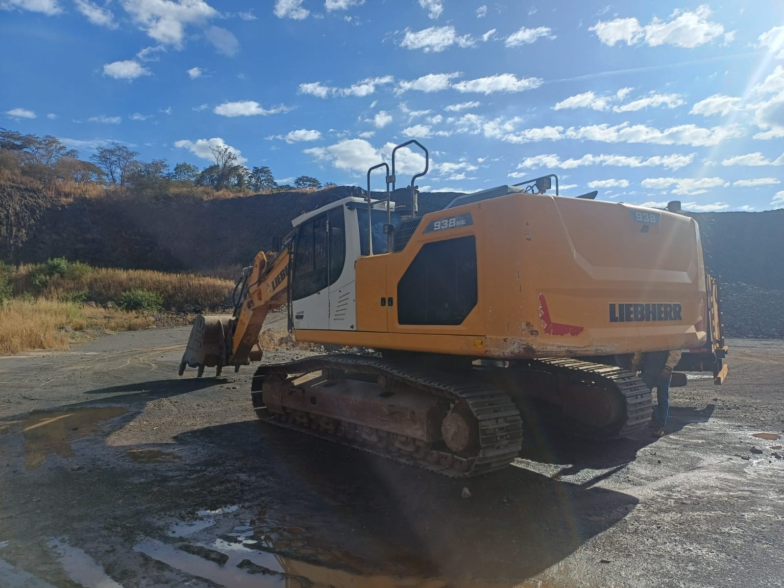 Escavadeira Liebherr R954 ano 2022