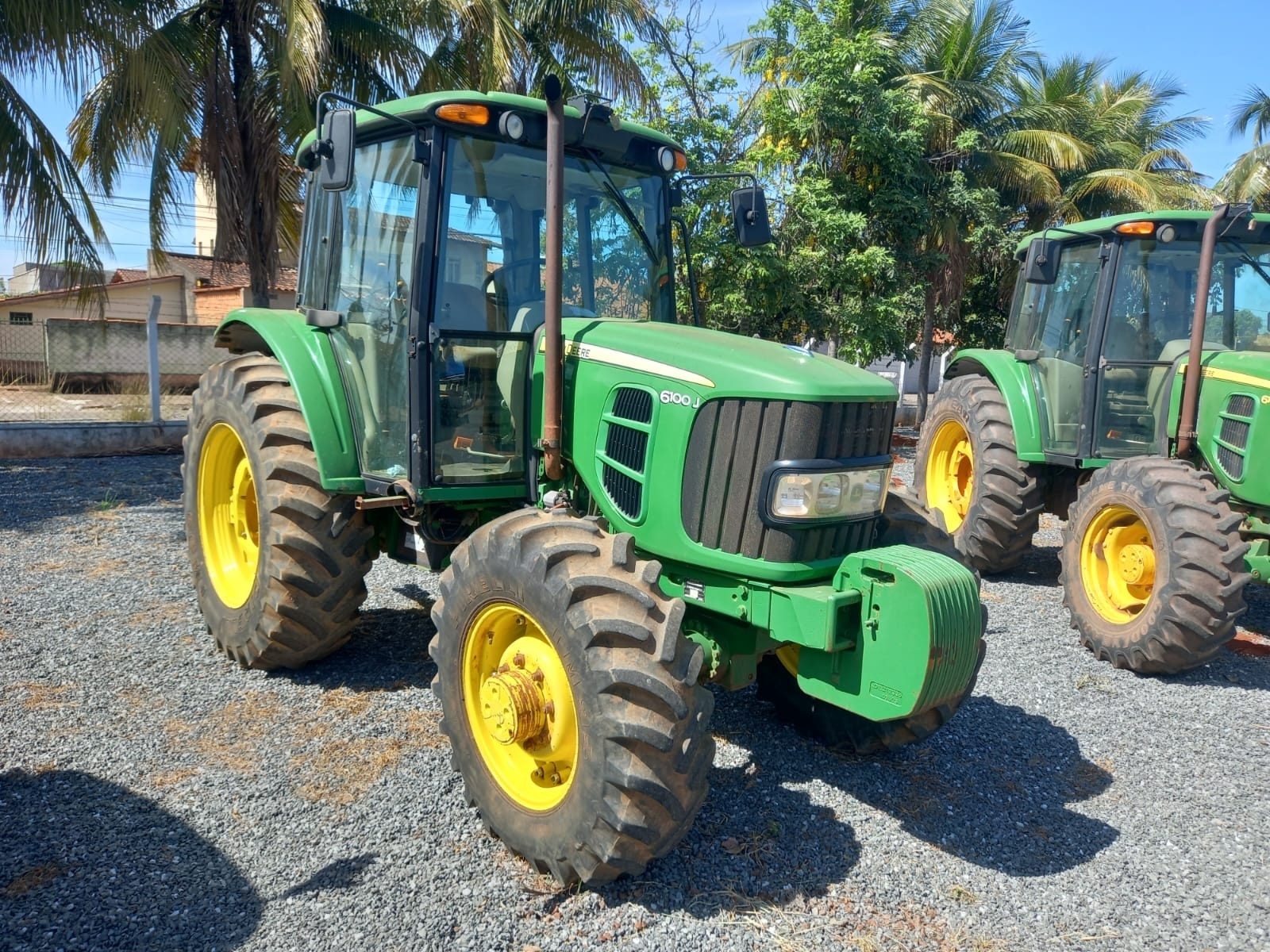 Trator John Deere 6100J ano 2022 - 6100J - Máquinas Agrícolas