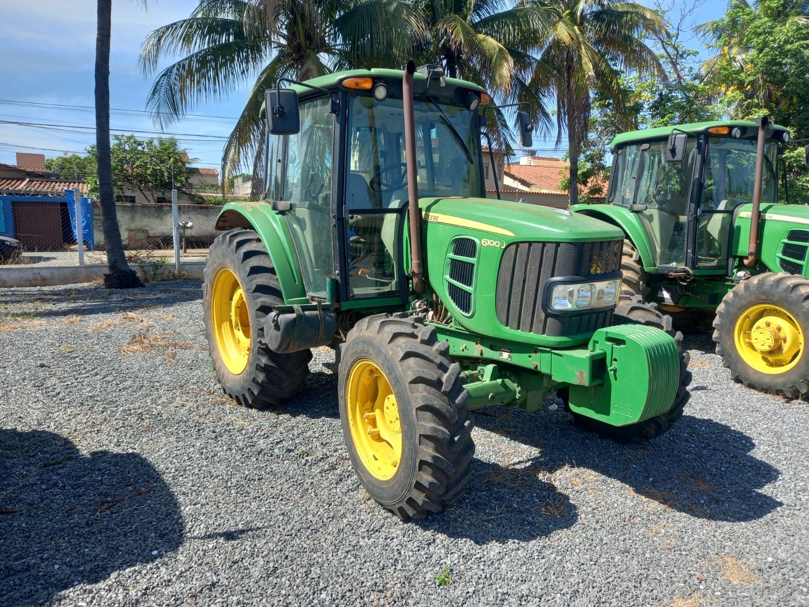 Trator John Deere 6100J ano 2022 - 6100J - Máquinas Agrícolas