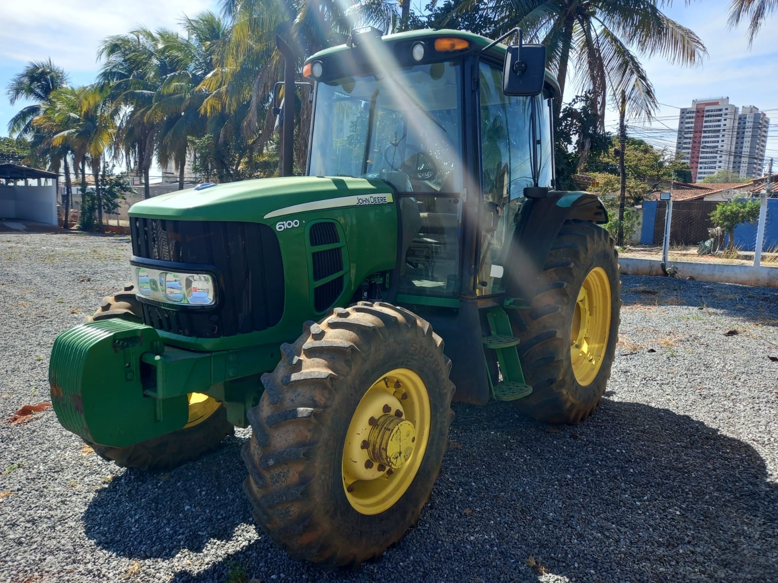 Trator John Deere 6100J ano 2022 - 6100J - Máquinas Agrícolas