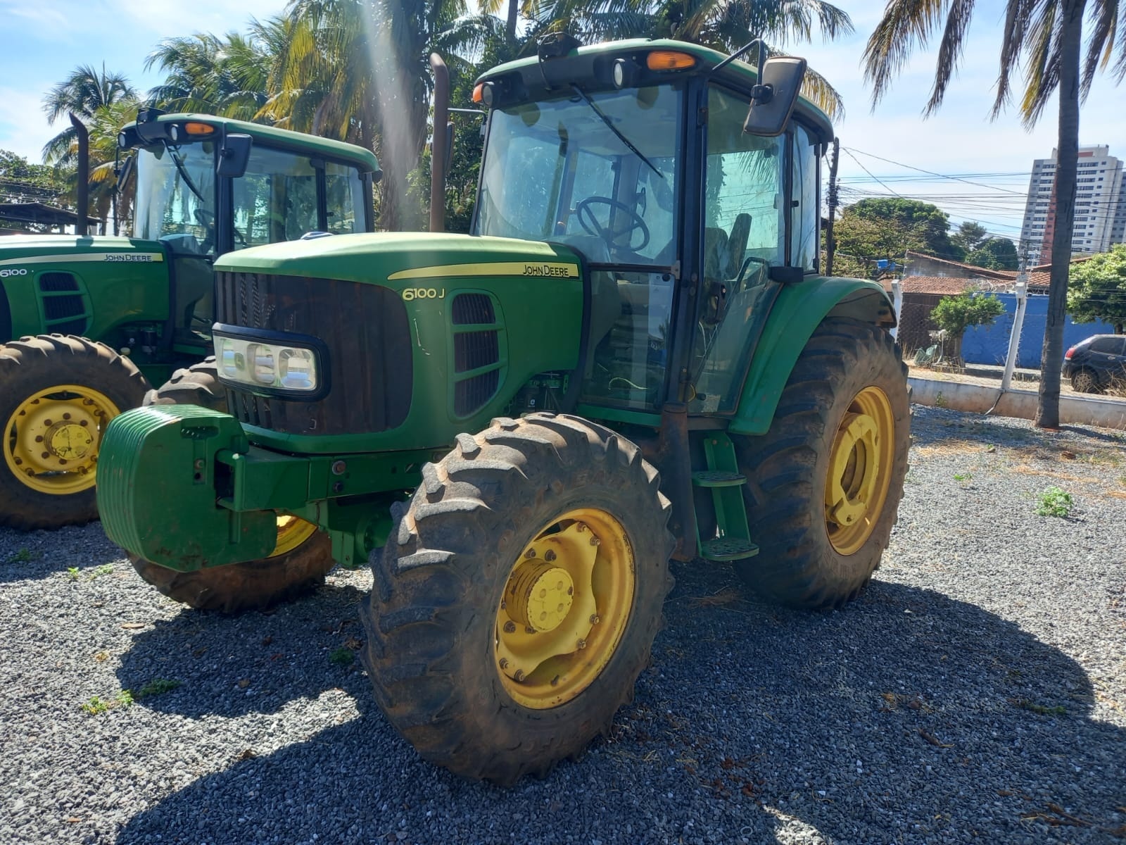 Trator John Deere 6100J ano 2022 - 6100J - Máquinas Agrícolas