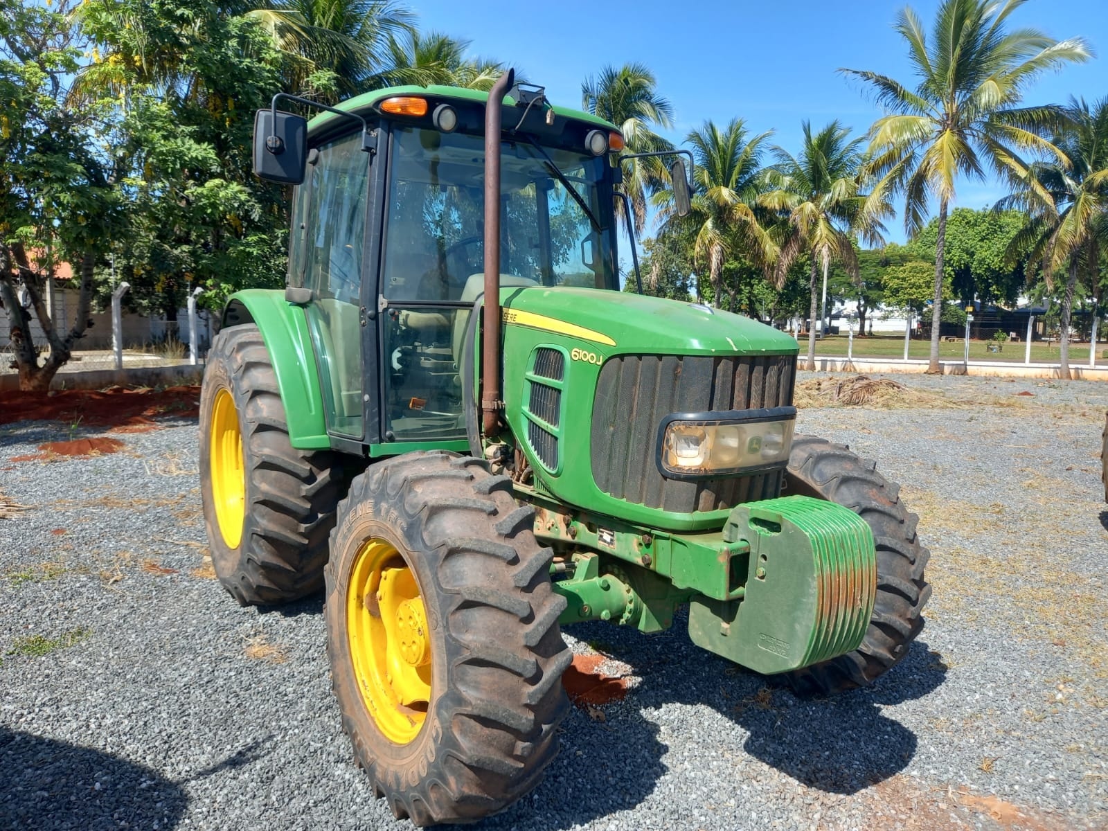 Trator John Deere 6100J ano 2022 - 6100J - Máquinas Agrícolas