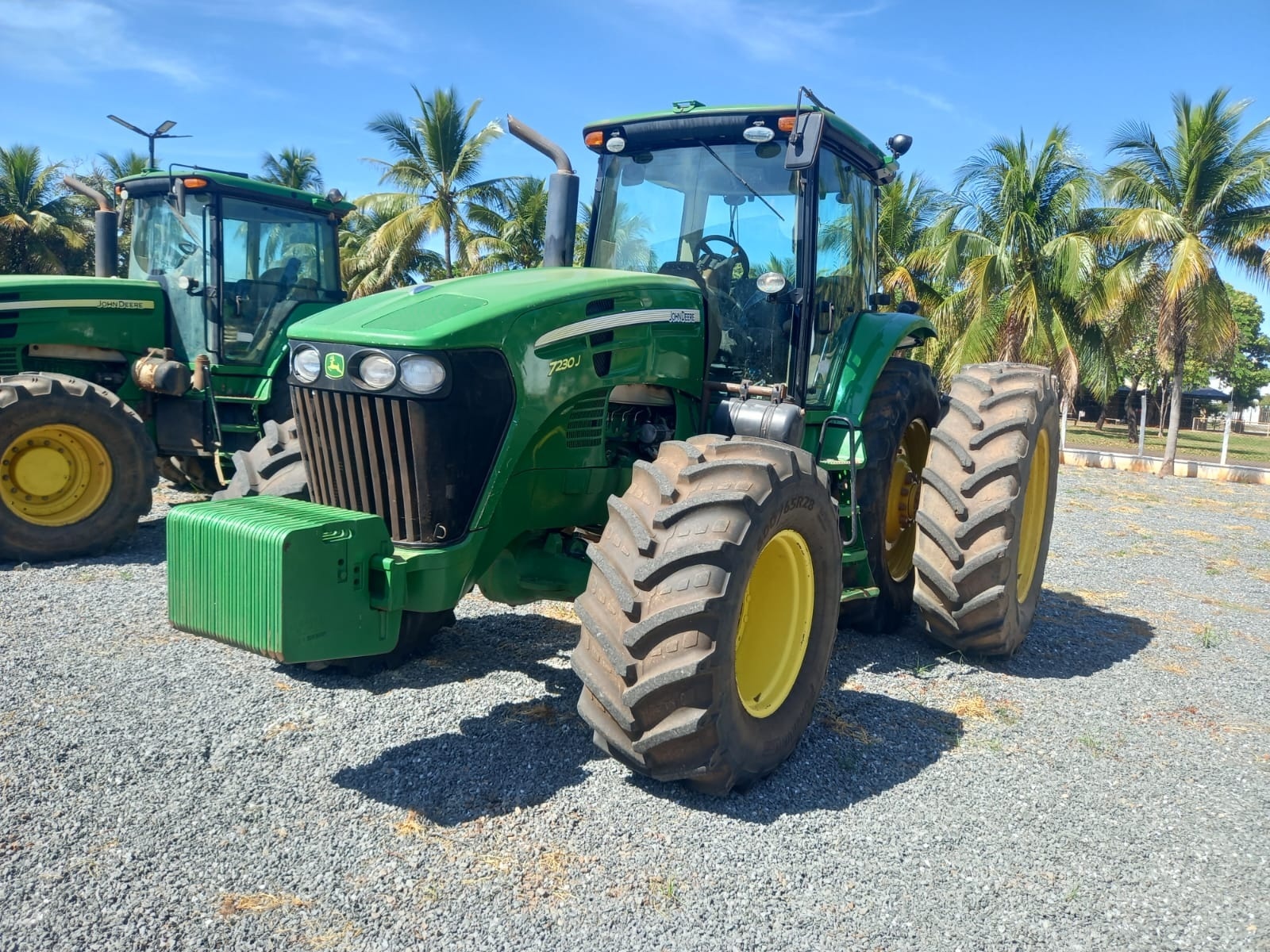 Trator John Deere 7230J ano 2022 - 7230J - Máquinas Agrícolas