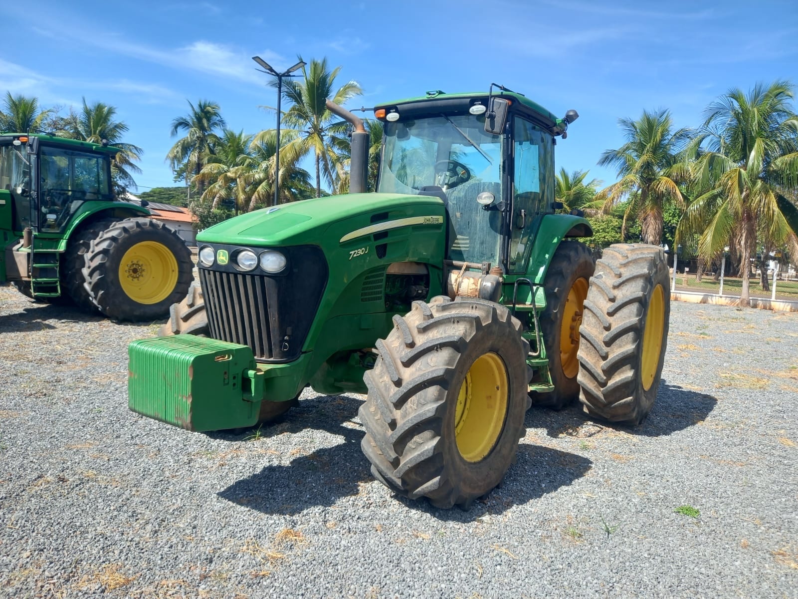 Trator John Deere 7230J ano 2022 - 7230J - Máquinas Agrícolas