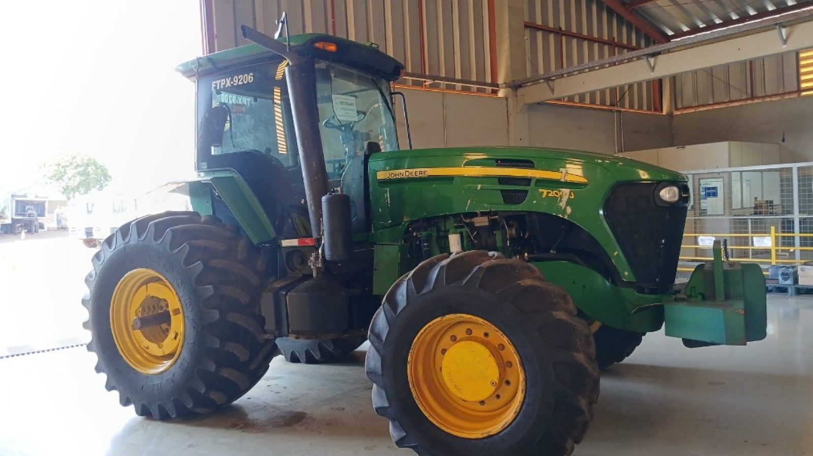 Trator John Deere 7230J ano 2022