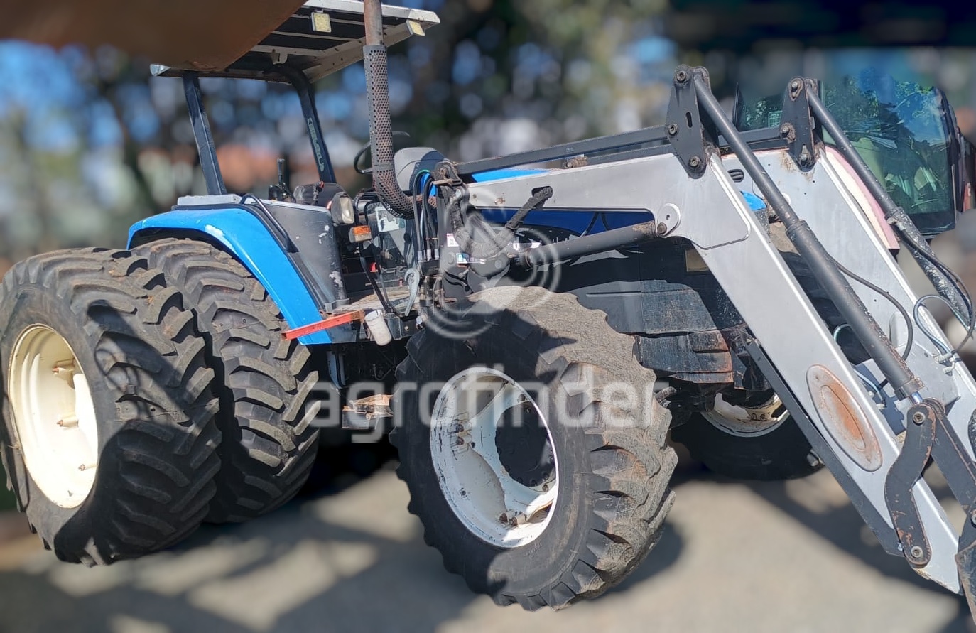 Trator New Holland TM 150 ano 2004 - TM 150 - Máquinas Agrícolas