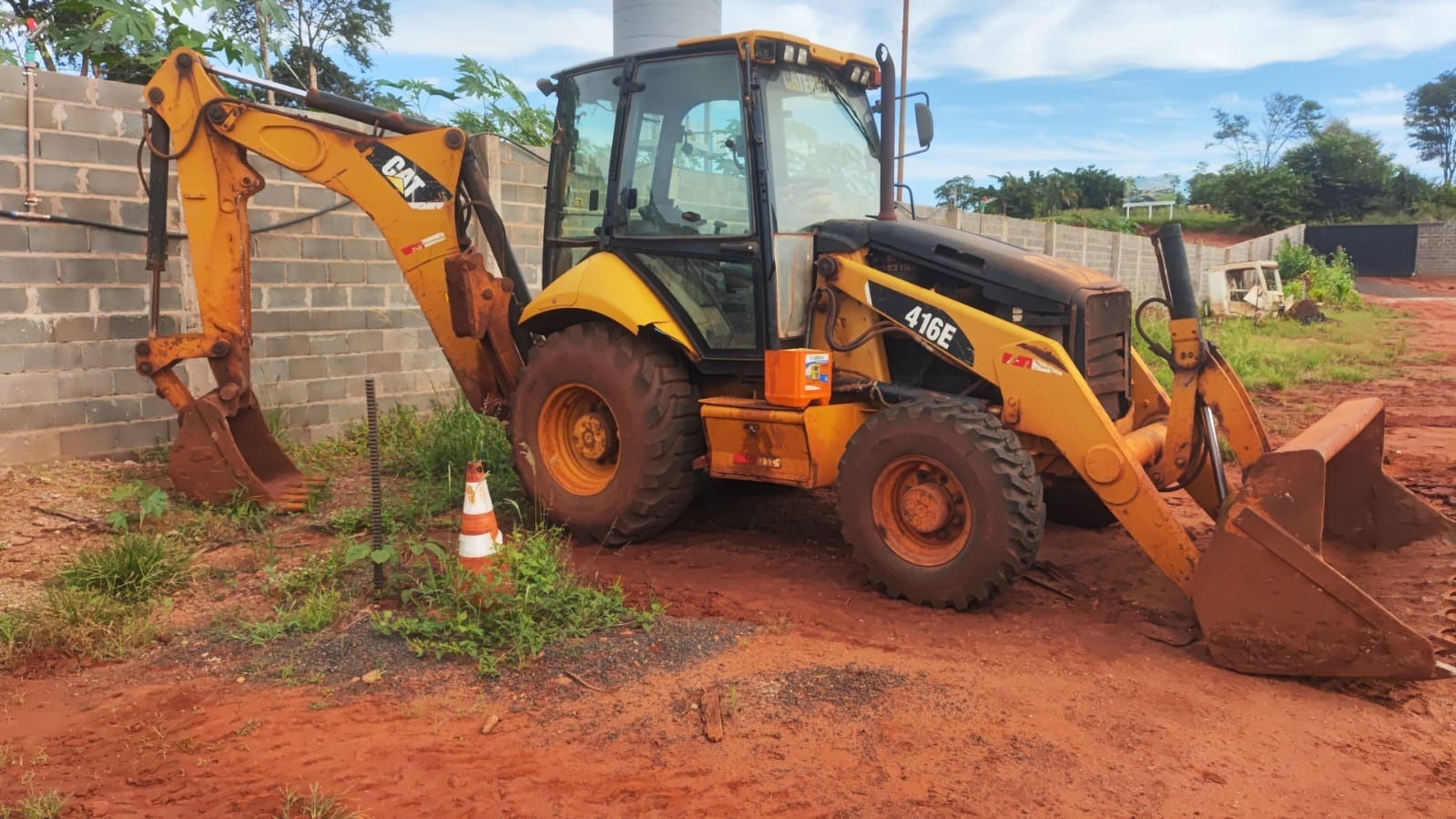 Retroescavadeira Caterpillar 416 E ano 2014 - 416 E - Máquinas de Linha Amarela