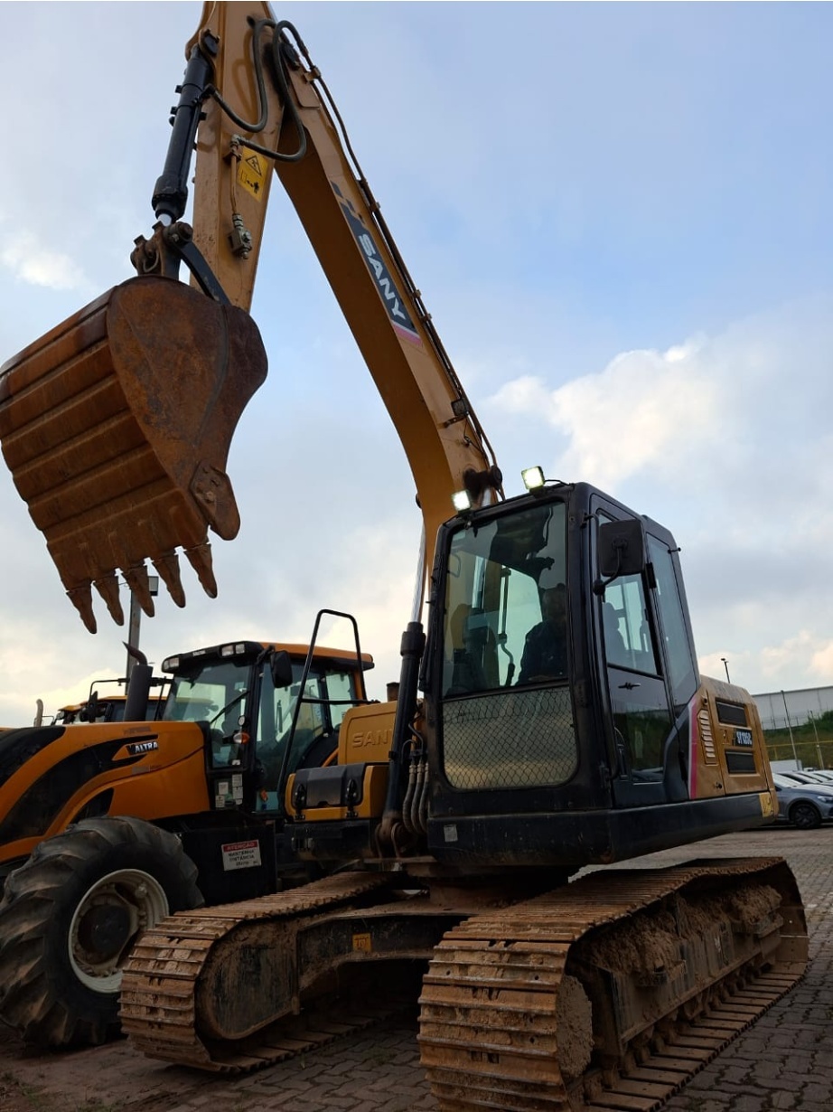 Escavadeira SANY SY135 C ano 2023