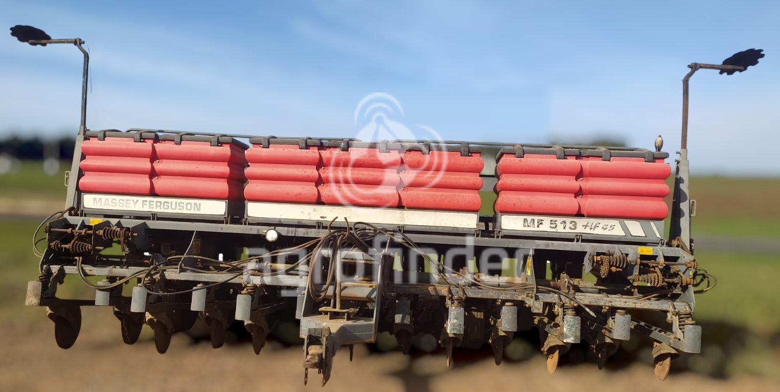 Plantadeira Massey Ferguson MF 513 ano 2015 - MF 513 - Implementos para Plantio