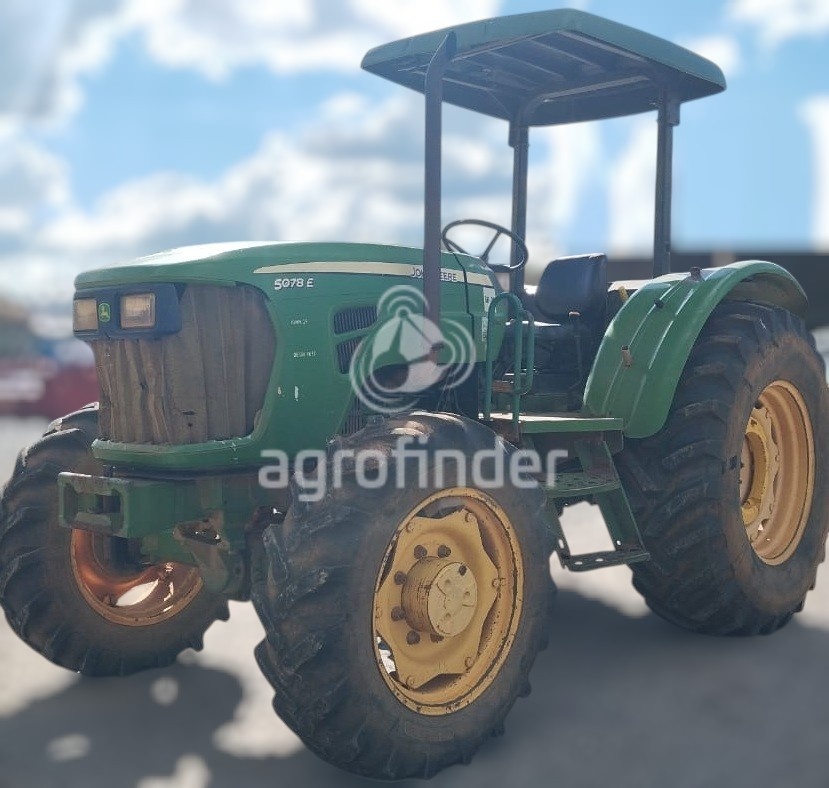Trator John Deere 5078 E ano 2012