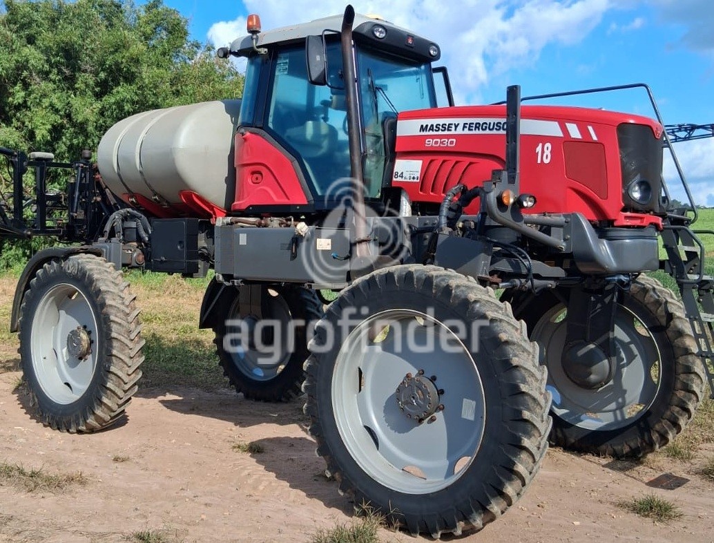 Pulverizador Autopropelido Massey Ferguson MF 9030 ano 2014