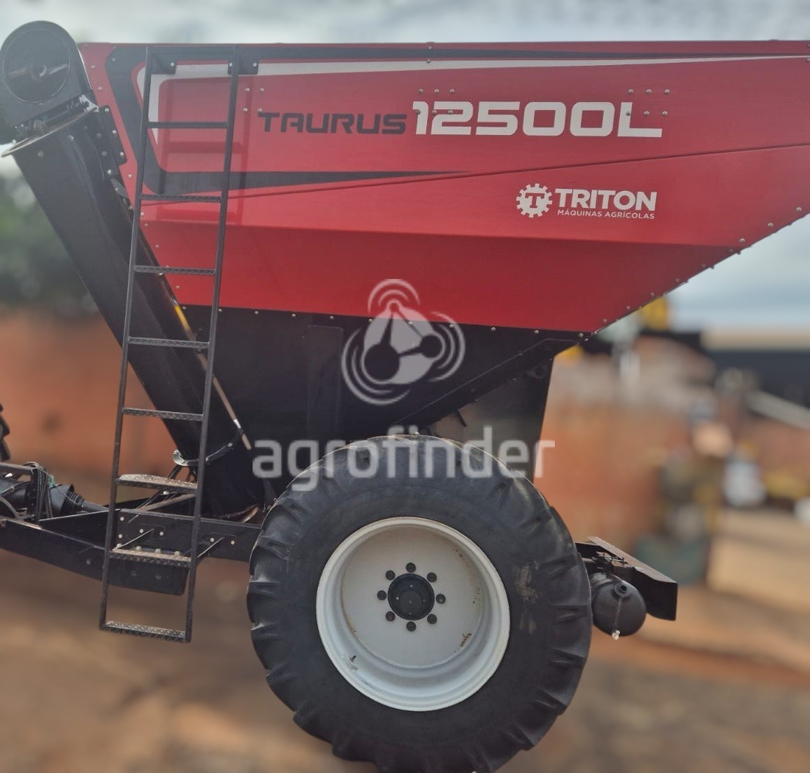 Carreta Graneleira Triton TAURUS 12500L ano 2022