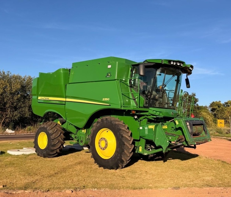 Colheitadeira John Deere S550 ano 2023