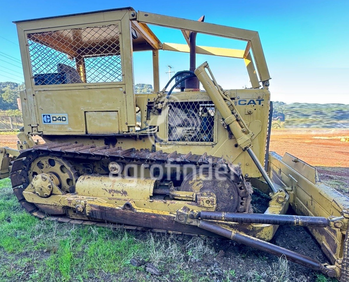 Trator de Esteira Caterpillar D4 ano 1979