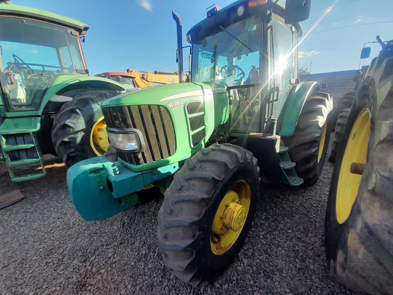 Trator John Deere 6125J ano 2022 - 6125J - Máquinas Agrícolas