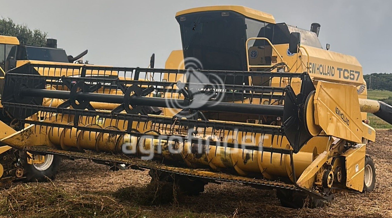 Colheitadeira New Holland TC 57 ano 2002 - TC 57 - Máquinas Agrícolas