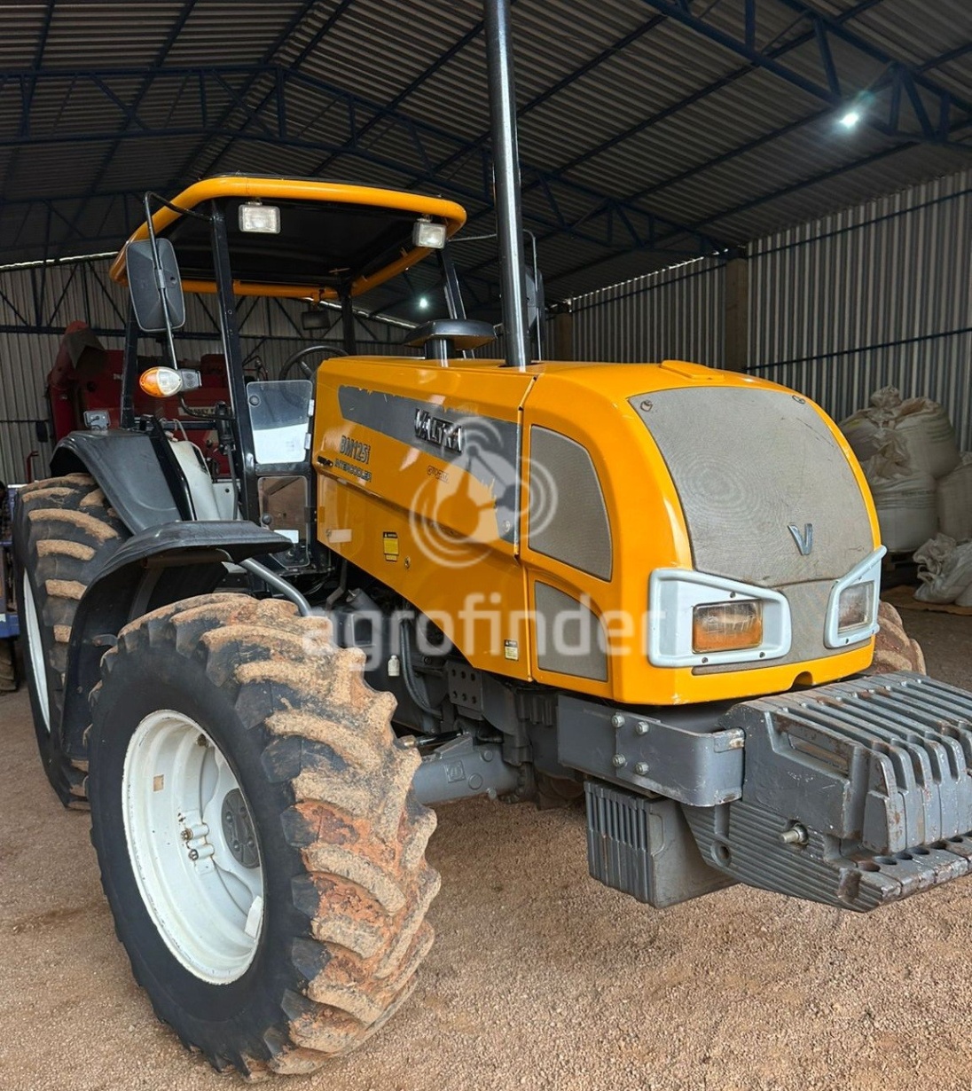 Trator Valtra BM125i ano 2011
