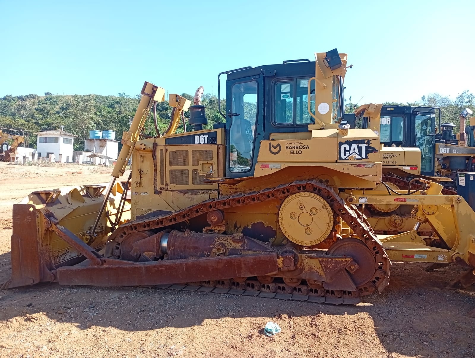 Trator de Esteira Caterpillar D6T ano 2011 - D6T - Máquinas de Linha Amarela