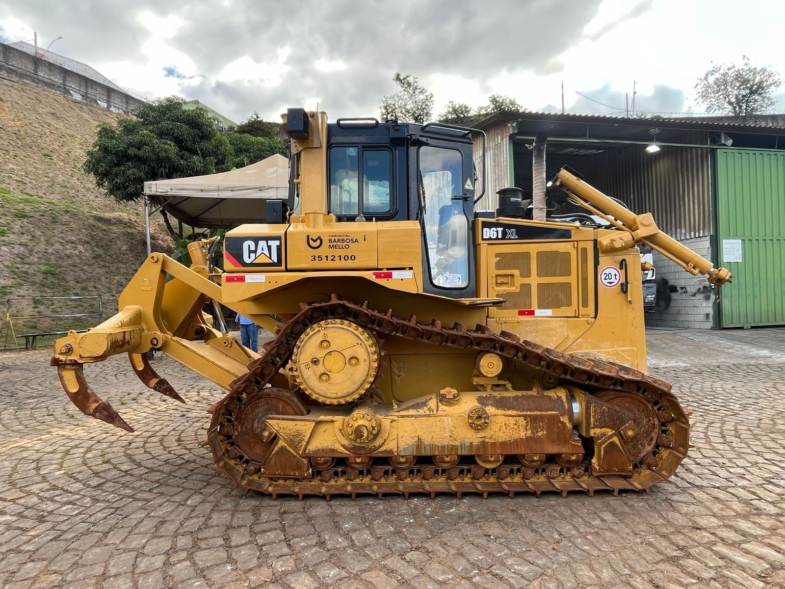 Trator de Esteira Caterpillar D6T ano 2011