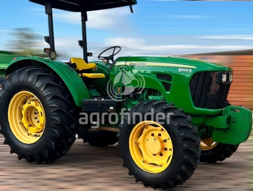 Trator John Deere 5090E ano 2014
