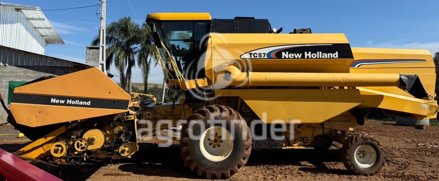 Colheitadeira New Holland TC 57 ano 2004 - TC 57 - Máquinas Agrícolas