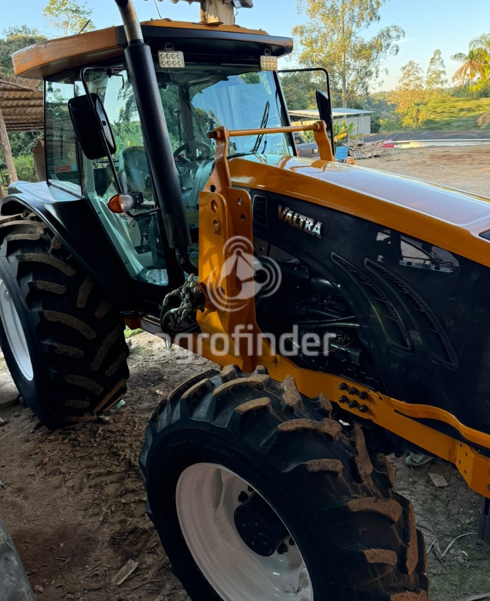 Trator Valtra BM125 ano 2015 - BM125 - Máquinas Agrícolas
