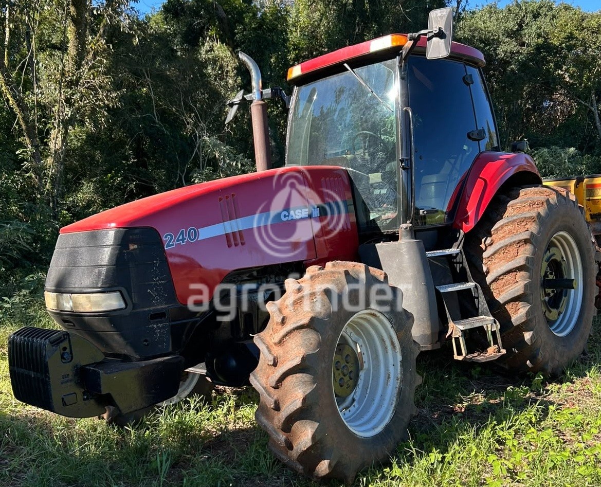 Trator Case MAGNUM 240 ano 2010