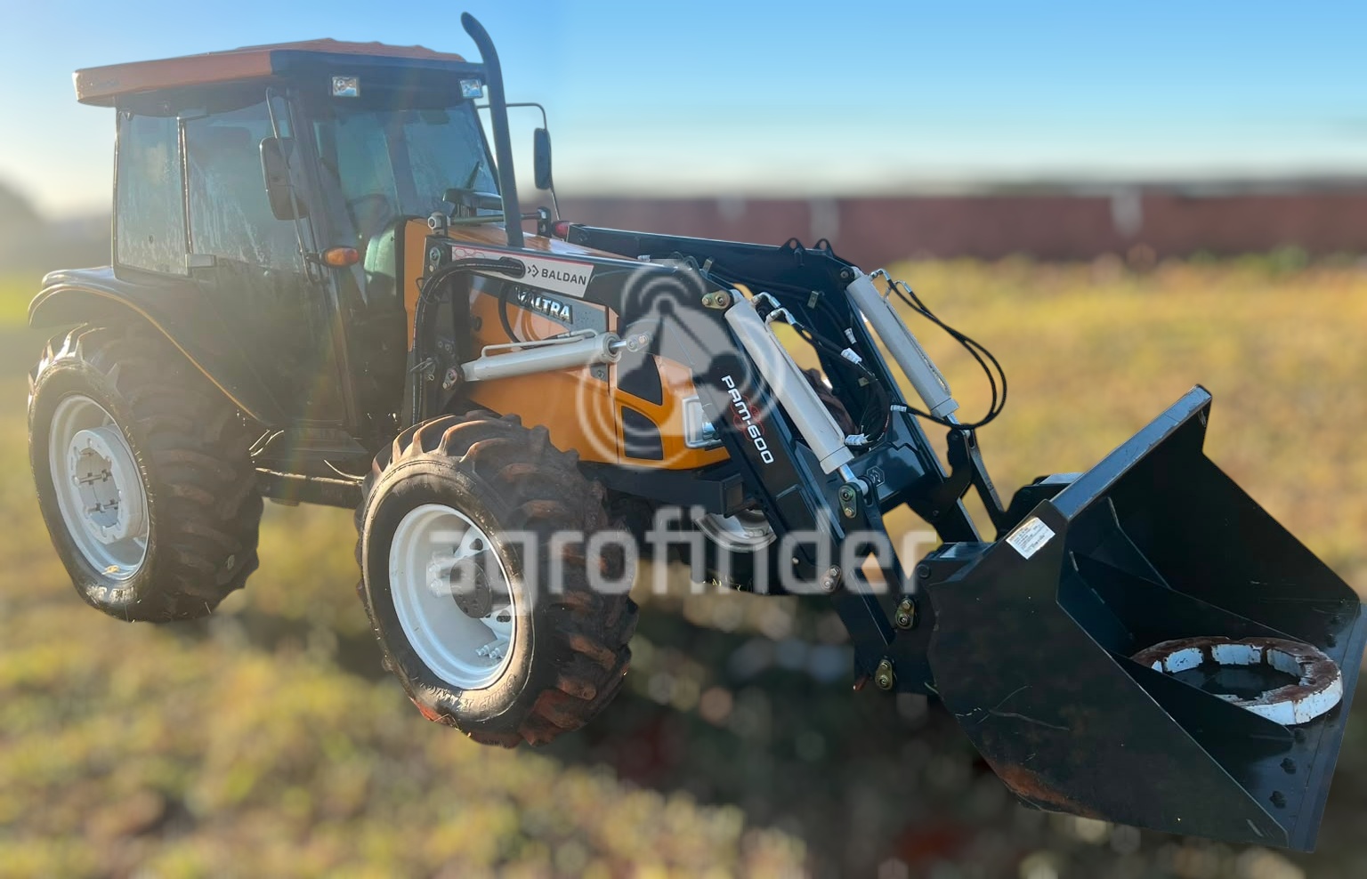 Trator Valtra BM 100 ano 2016