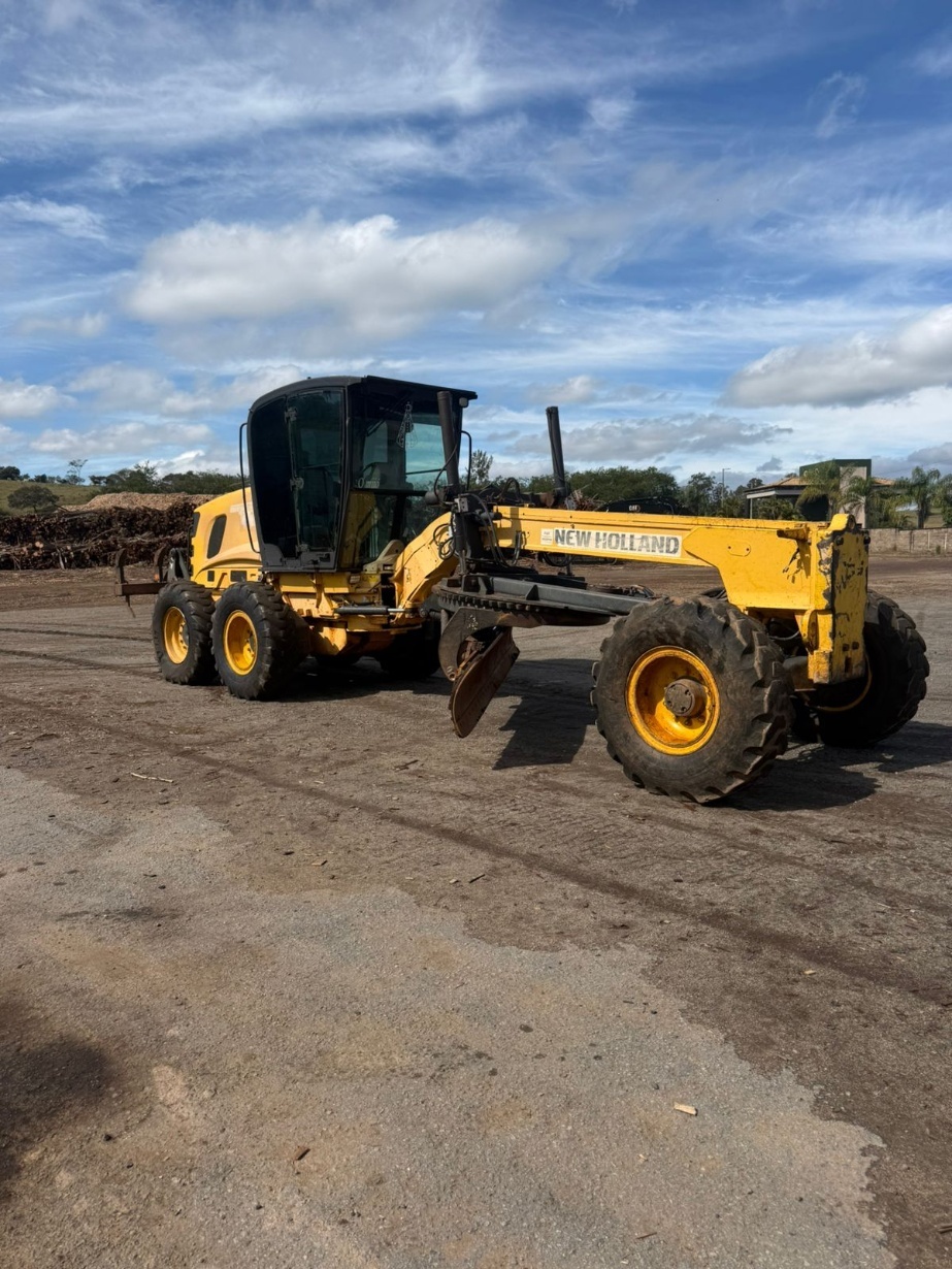 Motoniveladora New Holland RG140B ano 2011 - RG140B - Máquinas de Linha Amarela