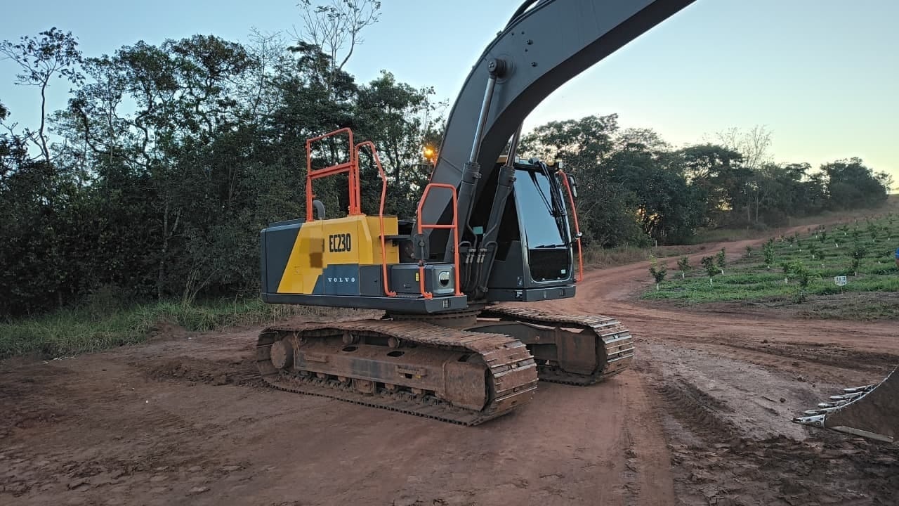 Escavadeira Volvo EC230 ano 2025 - EC230 - Máquinas de Linha Amarela