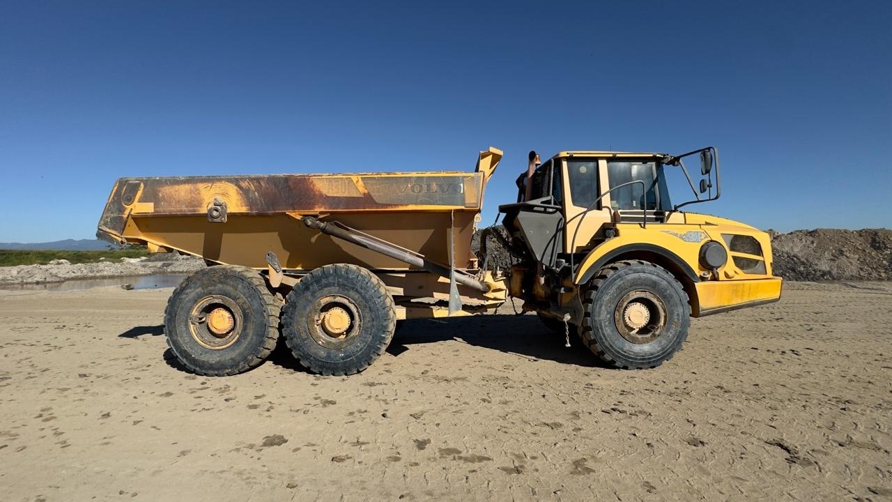 Caminhão Volvo A30F ano 2014 - A30F - Caminhões e Carretas