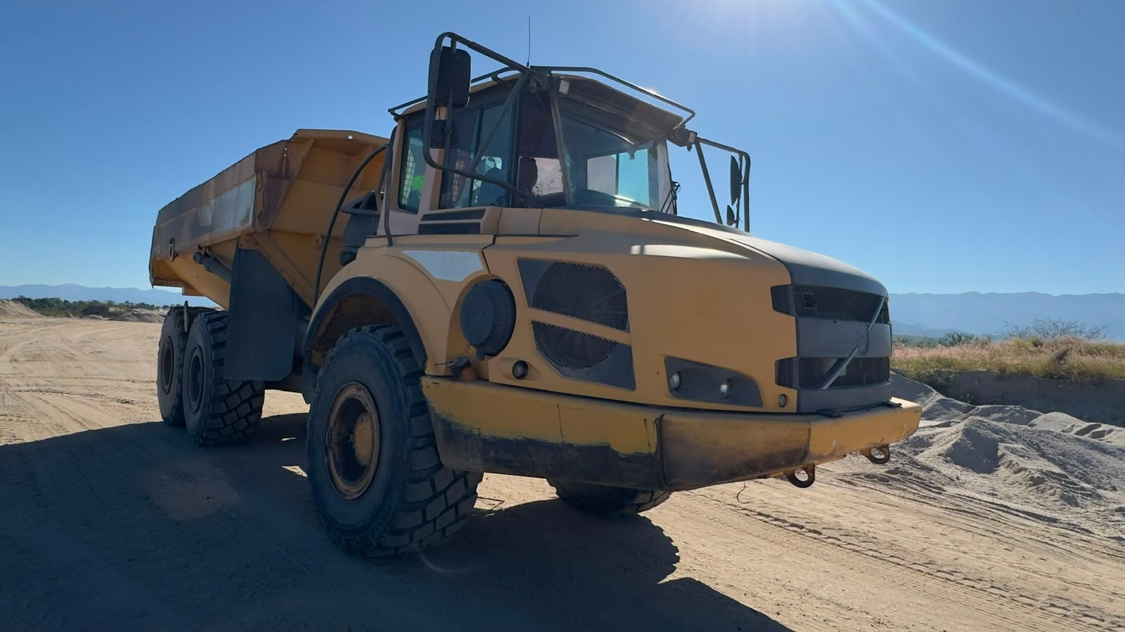 Caminhão Articulado Volvo A30G ano 2012