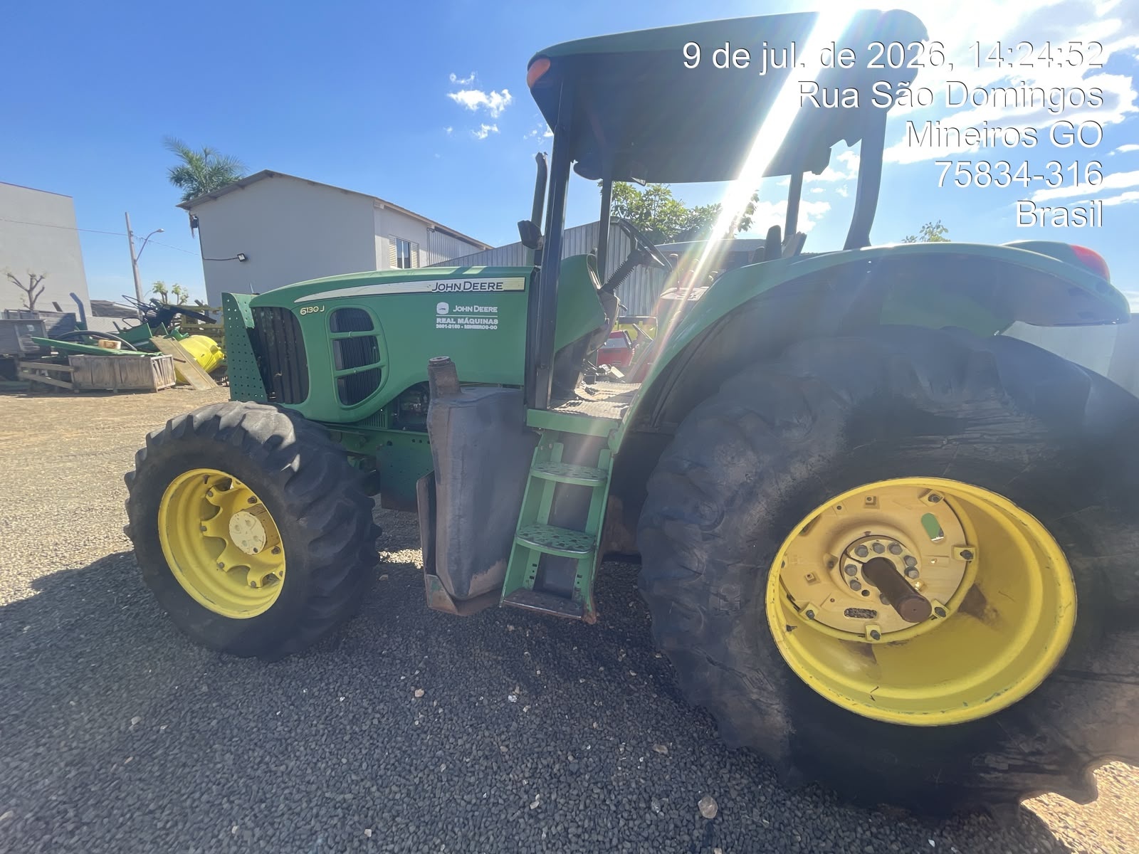 Trator John Deere 6130J ano 2015