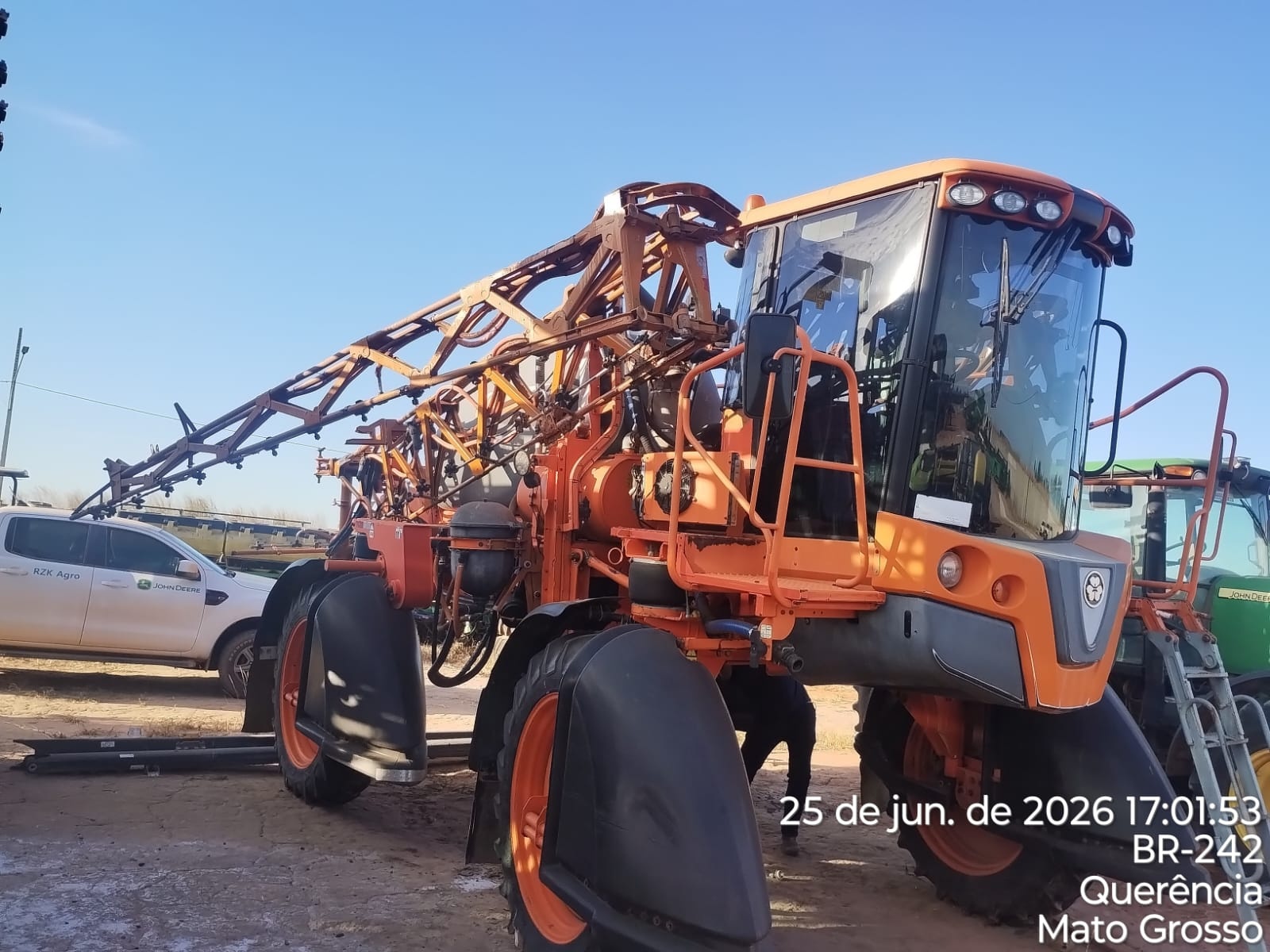 Pulverizador Autopropelido Jacto uniport 2500 ano 2015 - uniport 2500 - Máquinas Agrícolas
