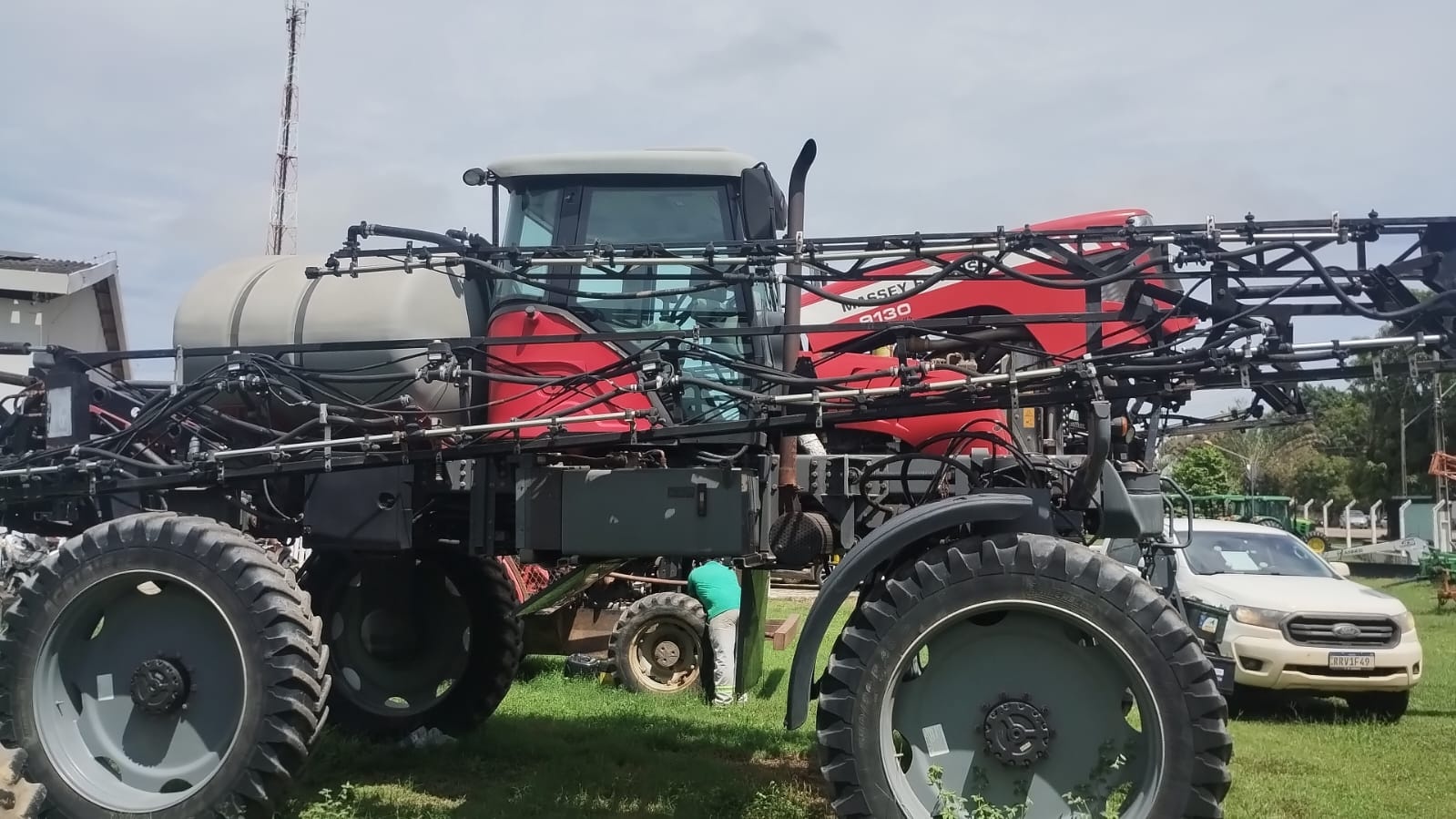 Pulverizador Autopropelido Massey Ferguson MF 9130 ano 2017