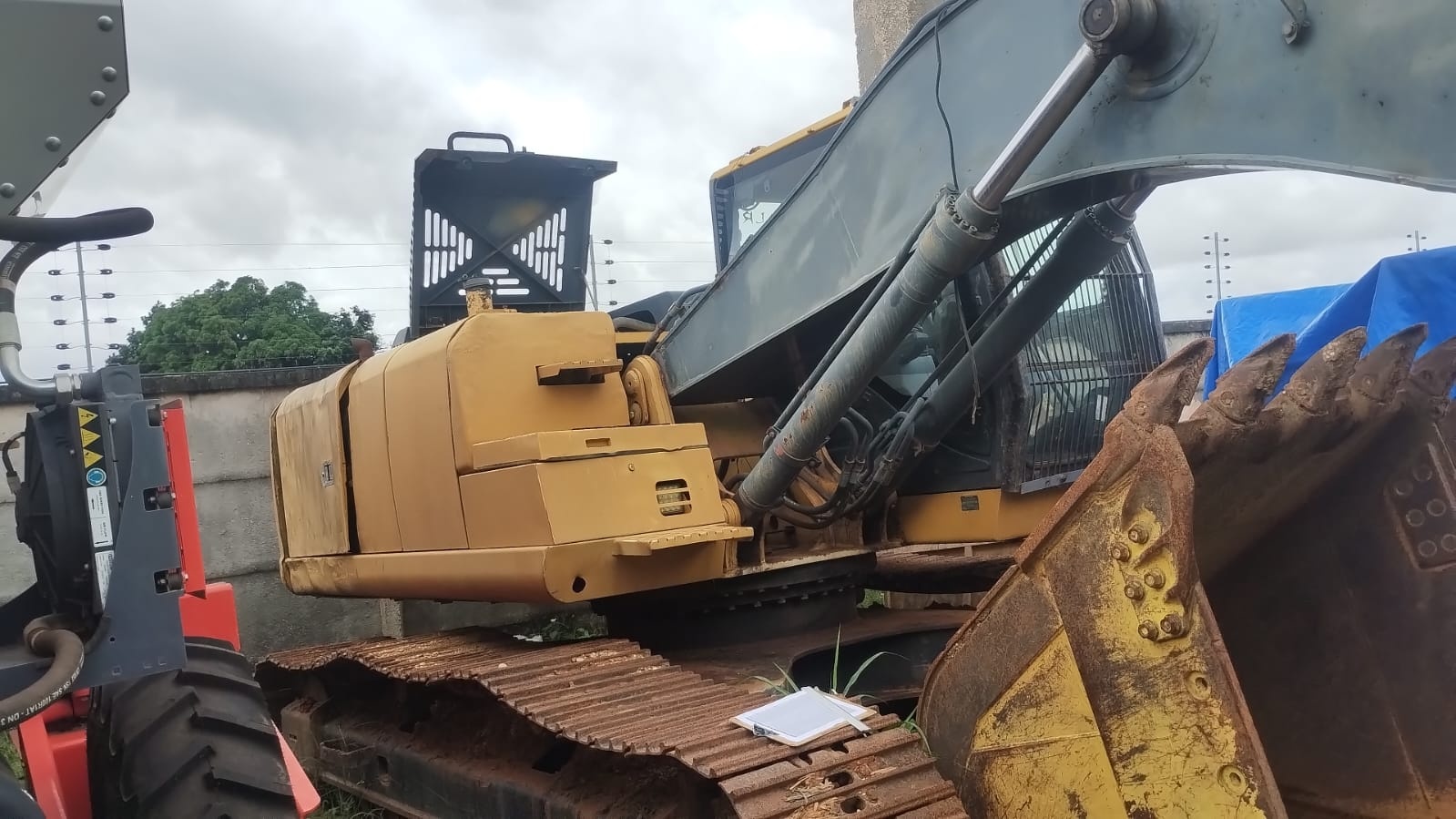 Escavadeira John Deere 210G ano 2018 - 210G - Máquinas de Linha Amarela