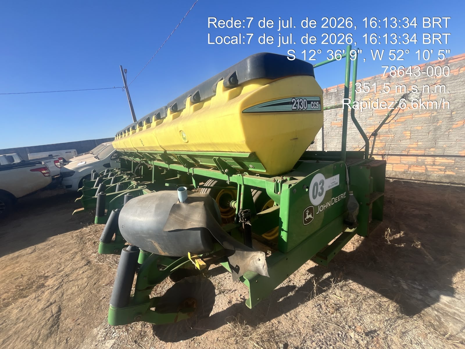Plantadeira John Deere 2130 ano 2015 - 2130 - Implementos para Plantio