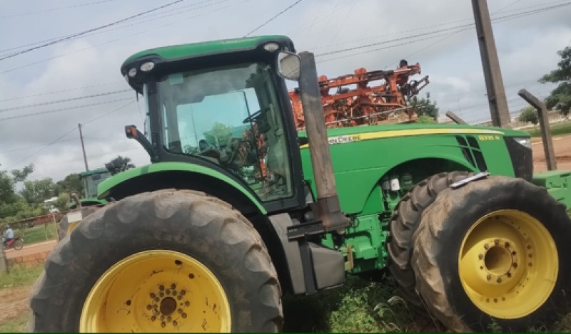 Trator John Deere 8335R ano 2012 - 8335R - Máquinas Agrícolas