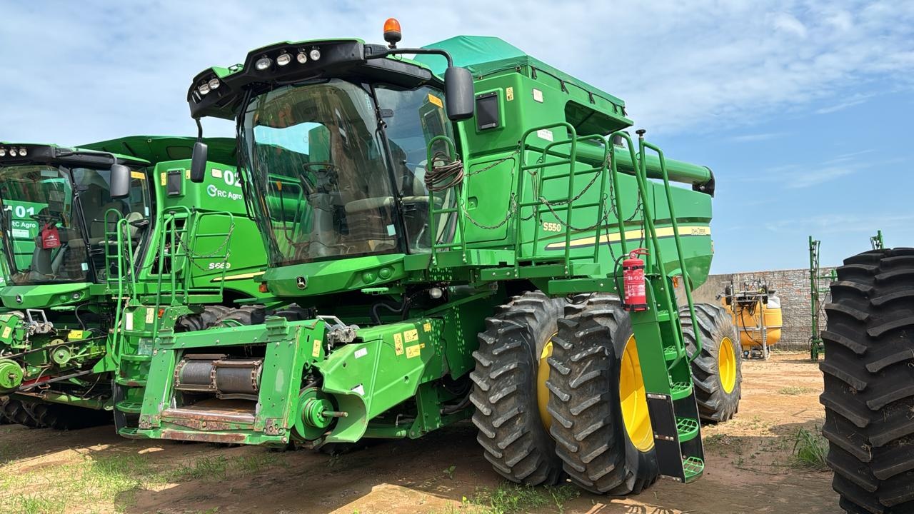 Colheitadeira John Deere S550 ano 2014 - S550 - Máquinas Agrícolas