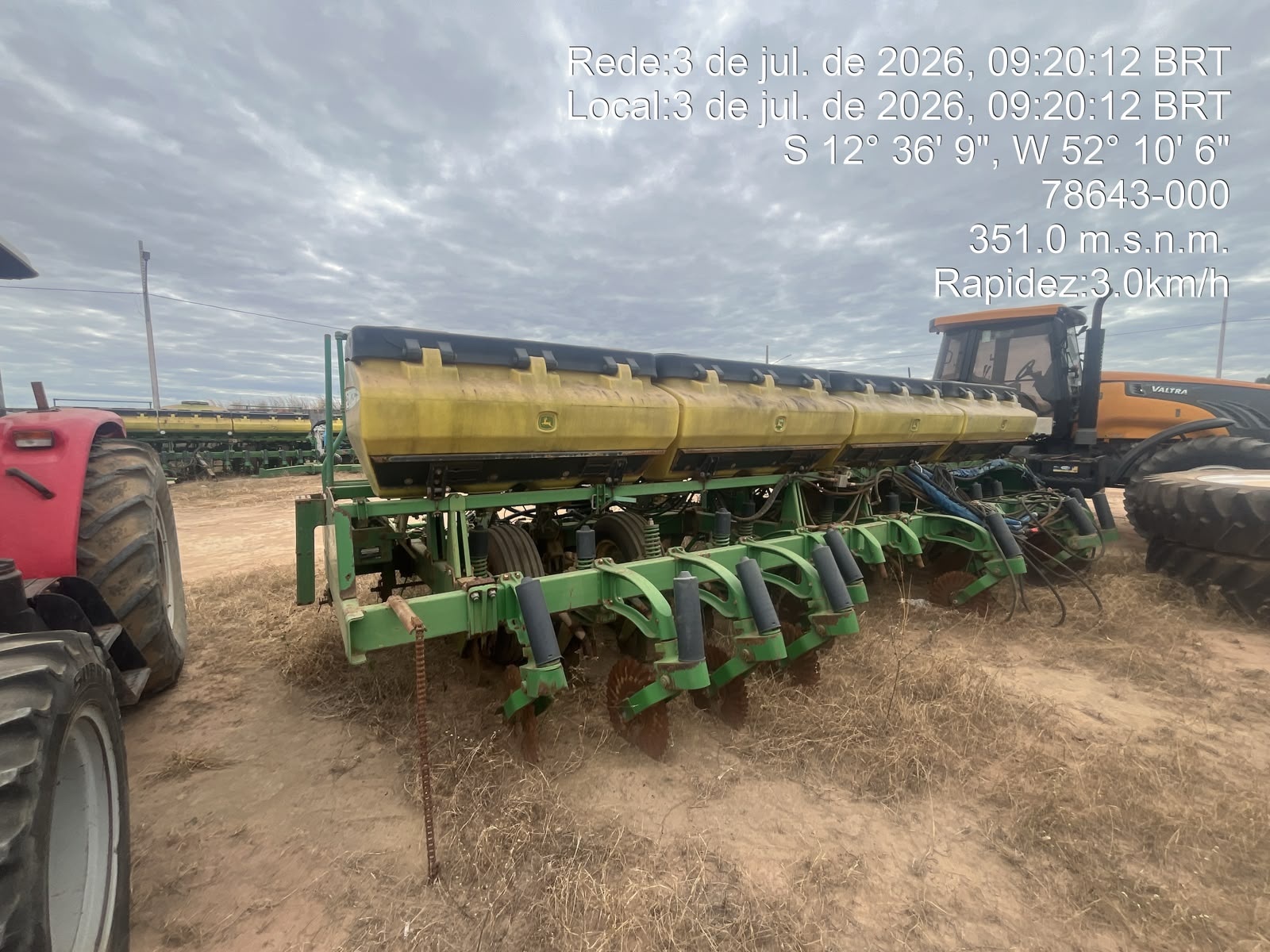 Plantadeira John Deere 2130 ano 2012 - 2130 - Implementos para Plantio