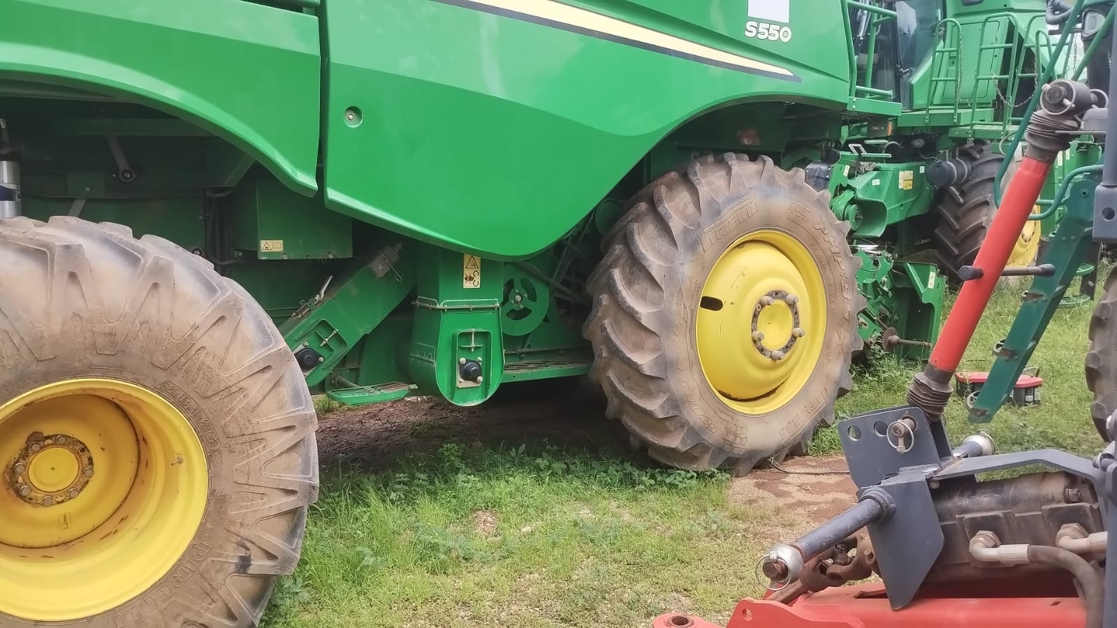 Colheitadeira John Deere S550 ano 2019 - S550 - Máquinas Agrícolas