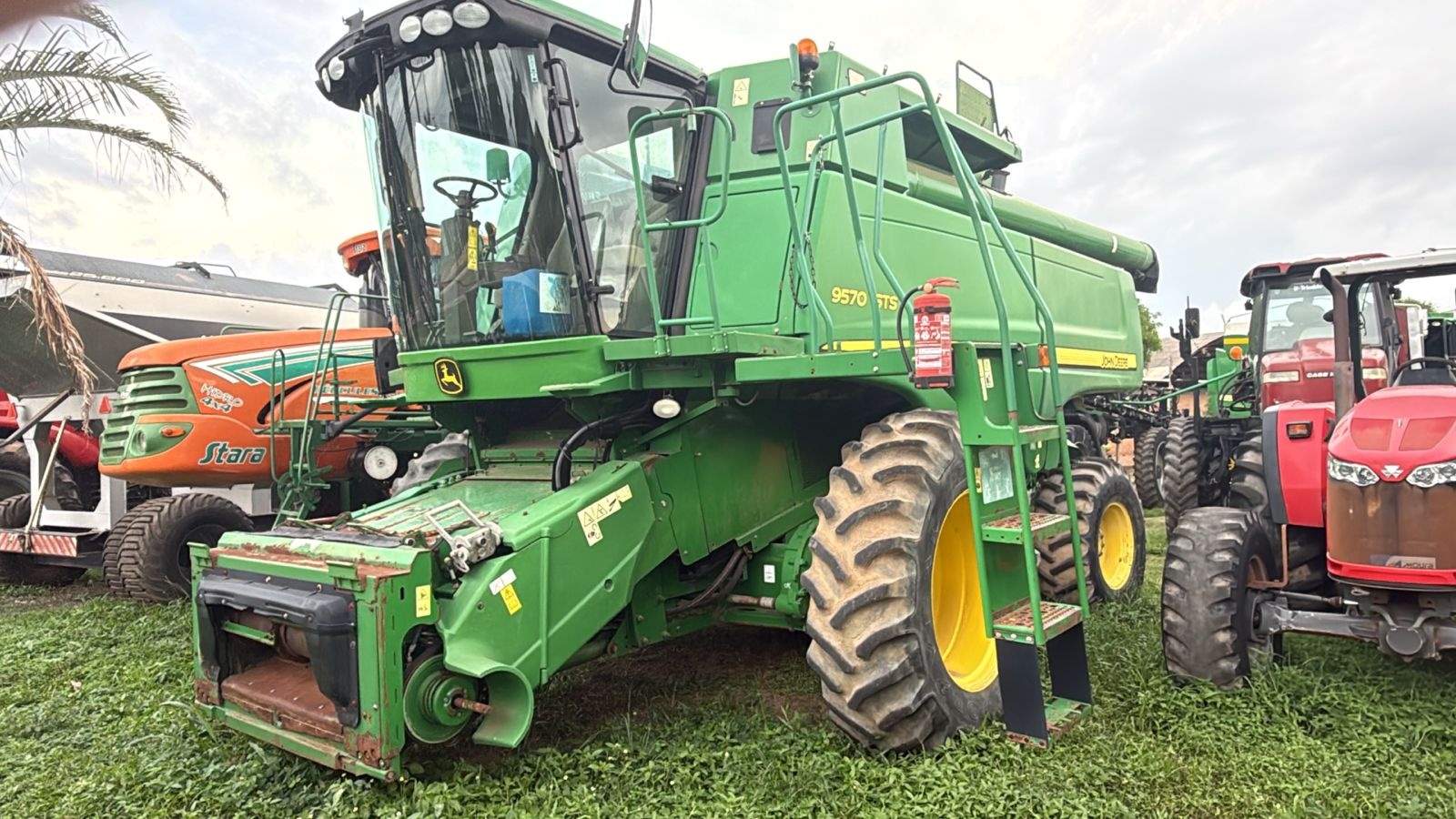 Colheitadeira John Deere 9570 STS ano 2014 - 9570 STS - Máquinas Agrícolas