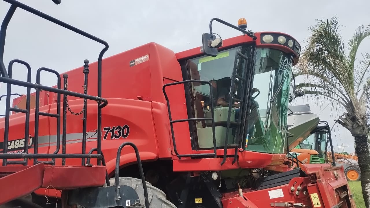 Colheitadeira Case Axial – Flow 7130 ano 2020 - Axial – Flow 7130 - Máquinas Agrícolas