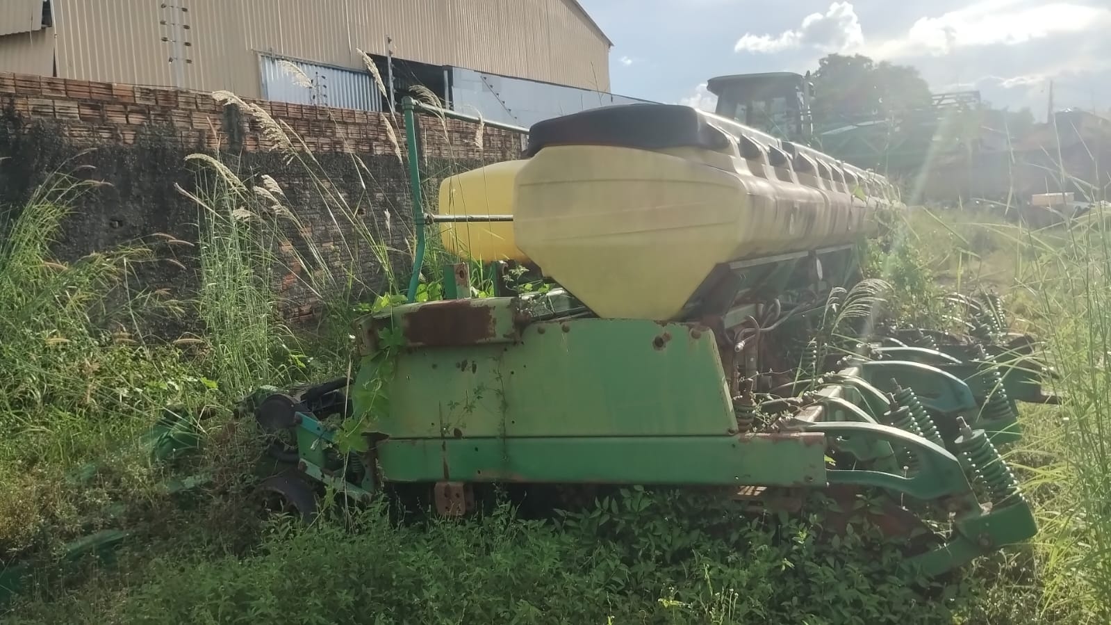 Plantadeira John Deere 2130 ano 2013