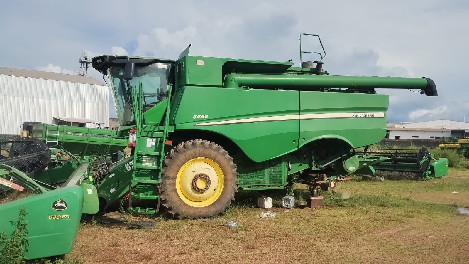 Colheitadeira John Deere S660 ano 2015 - S660 - Máquinas Agrícolas
