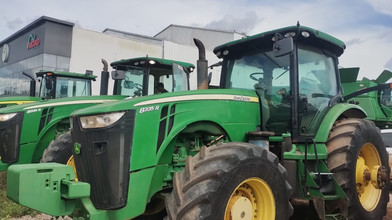 Trator John Deere 8335R ano 2012 - 8335R - Máquinas Agrícolas