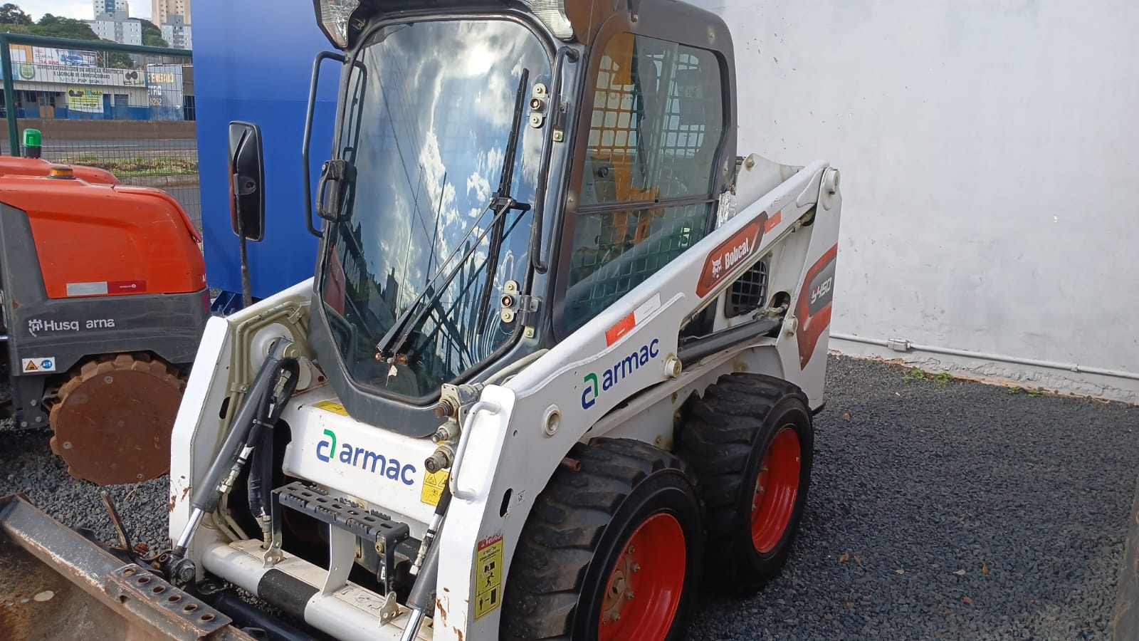 Mini Carregadeira Bobcat S450 ano 2023 - S450 - Máquinas de Linha Amarela
