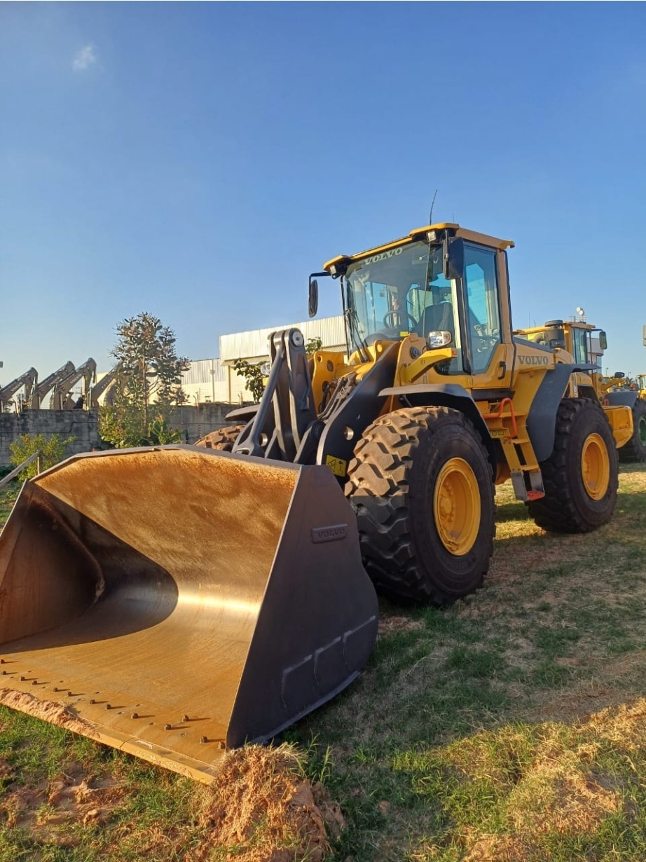 Pá Carregadeira Volvo L120F ano 2023 - L120F - Máquinas de Linha Amarela