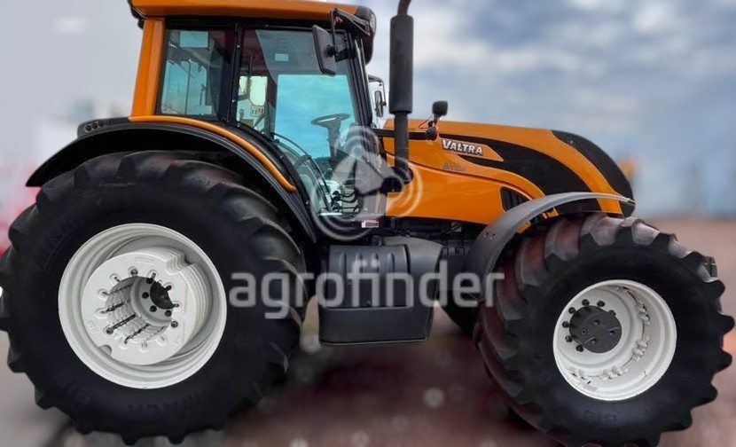 Trator Valtra BH 224 HiTech ano 2017 - BH 224 HiTech - Máquinas Agrícolas