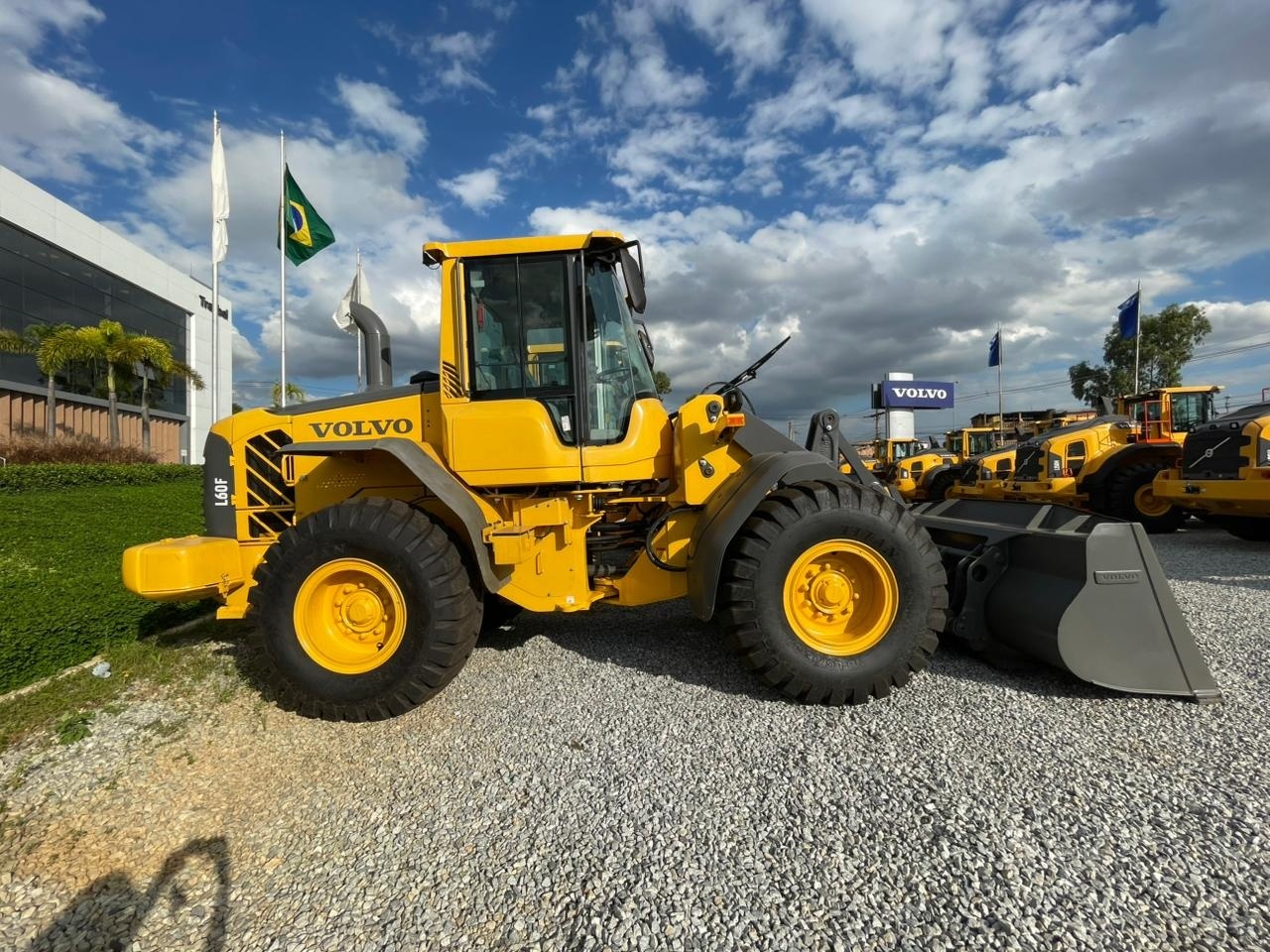 Pá Carregadeira Volvo L60F ano 2023 - L60F - Máquinas de Linha Amarela
